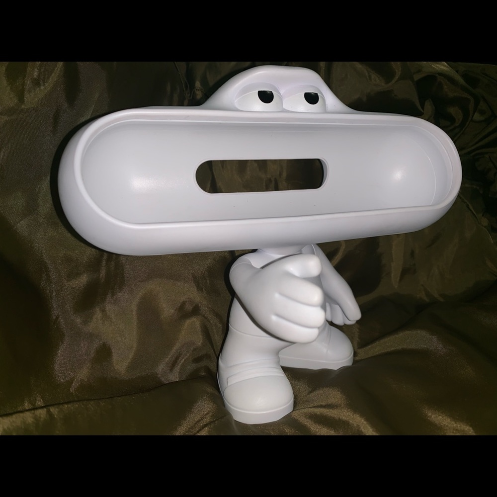 Beats dude stand